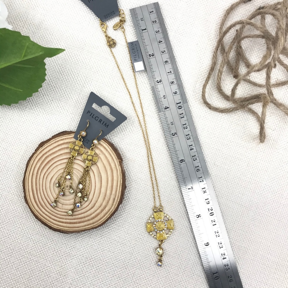 😍 Matching Set Cross Dangle Earrings + Necklace - Picture 8 of 8